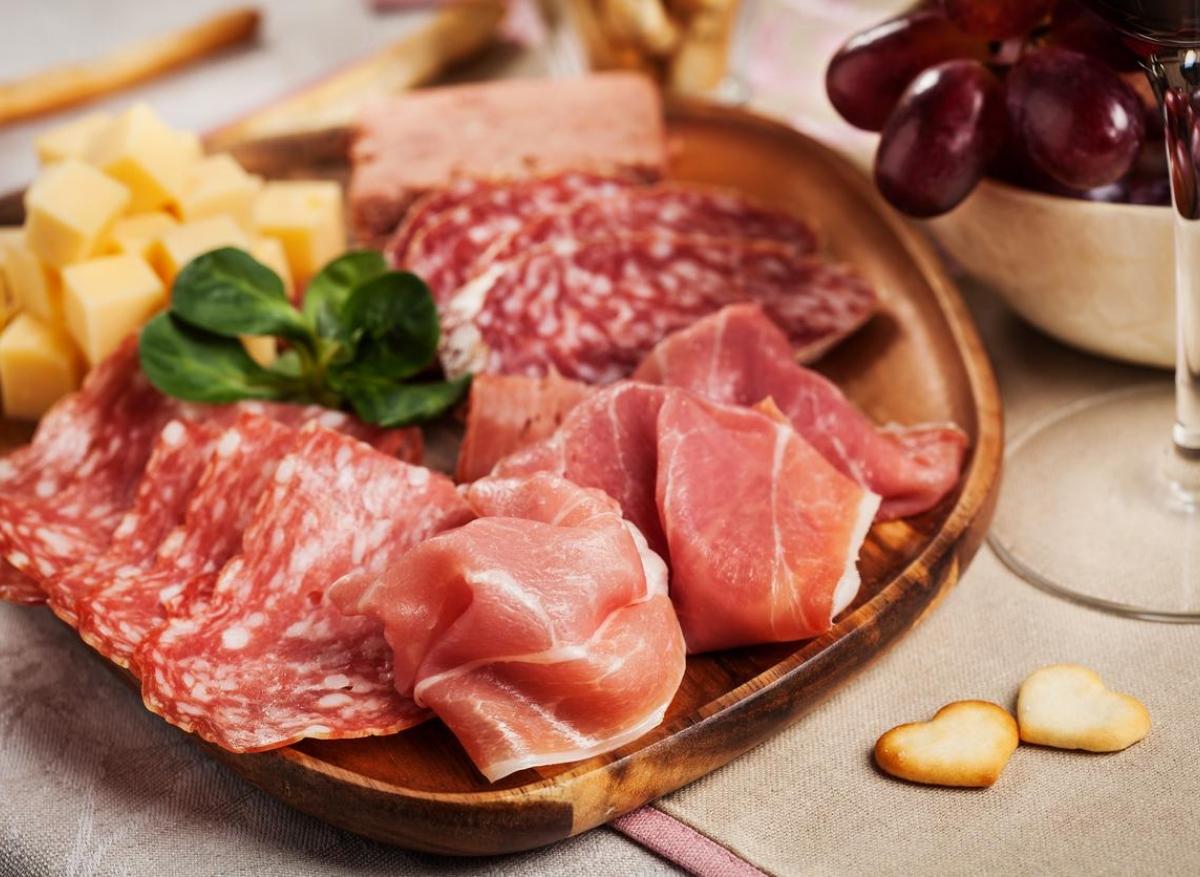 Cancer colorectal et charcuterie : nouveaux rapports sur le rôle des nitrites