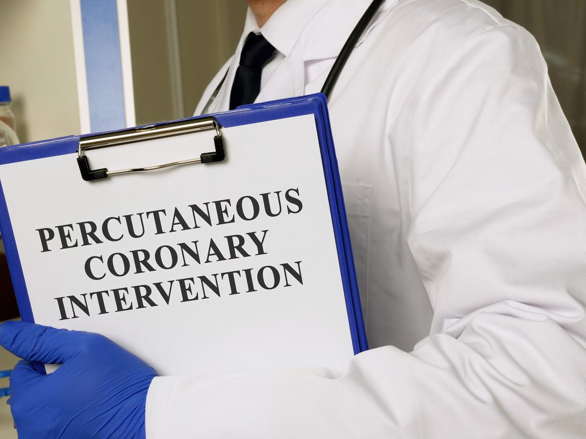 Coronarographies et angioplasties coronaires : est-il nécessaire d'être à jeun ?