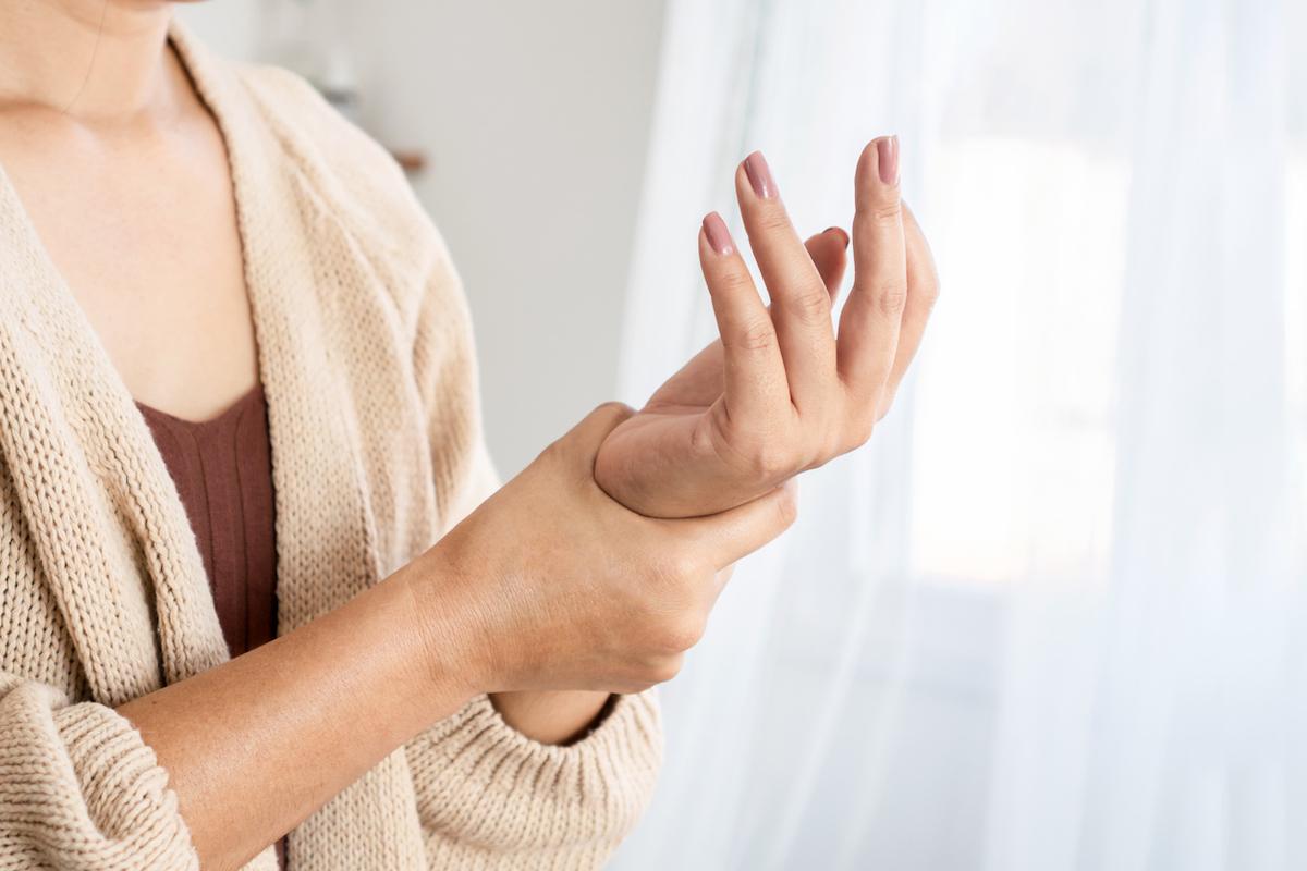 Polyarthrite rhumatoïde et arrêt de la corticothérapie : l'hydrocortisone sans avantage sur la prednisone