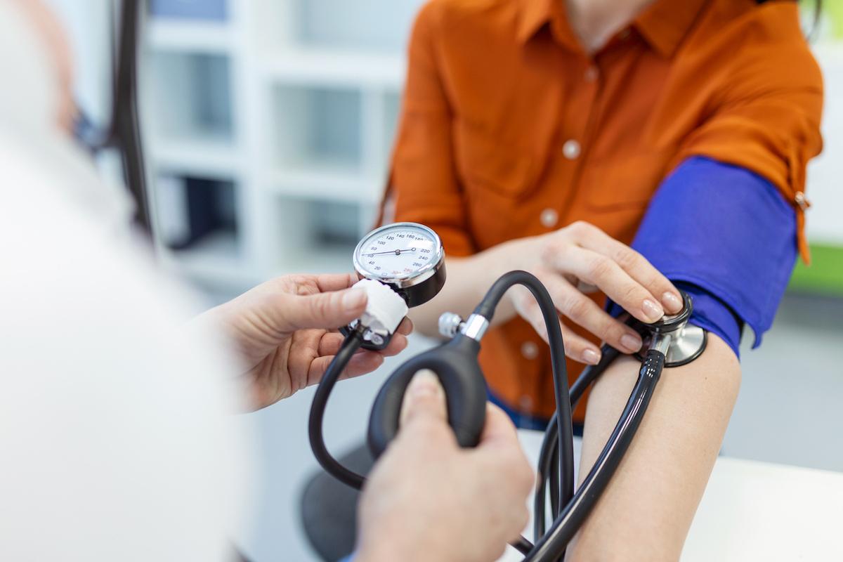 Hypertension : un objectif de PAS inférieur à 120 mm Hg est valide en cas de haut risque 
